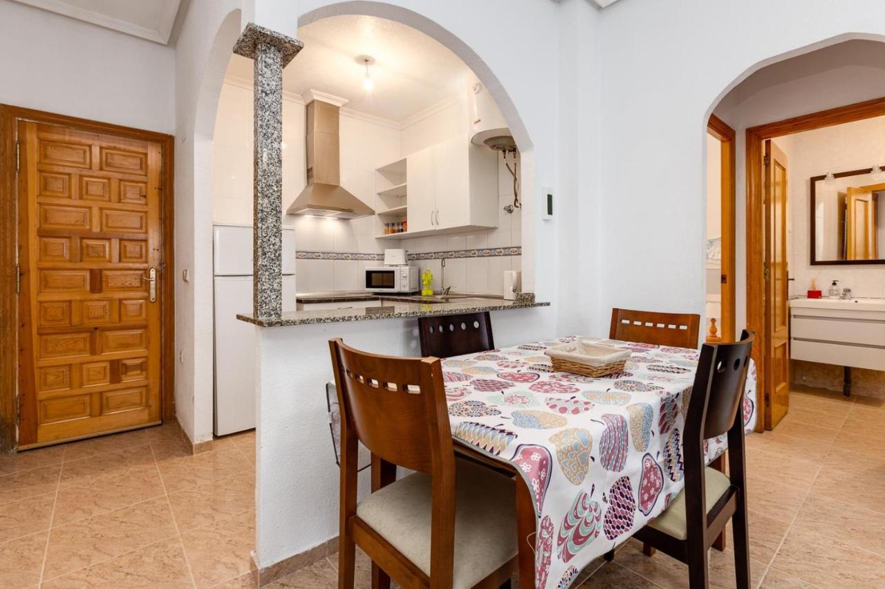 Bonito Apartamento de dos habitación y piscina Torrevieja Exterior foto